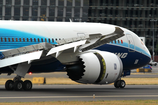 The serrated edges of the engine nacelle, called chevrons, help reduce engine noise. Here, the nacelle is opened as the thrust reverser of the Rolls-Royce Trent 1000 is deployed on landing. (Eric Prado)